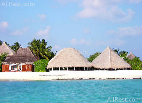 Angaga Island Resort 8